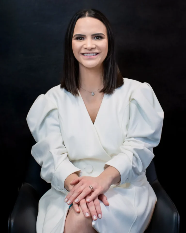 Dra. Natalea Martins, Especialista em Medicina Capilar